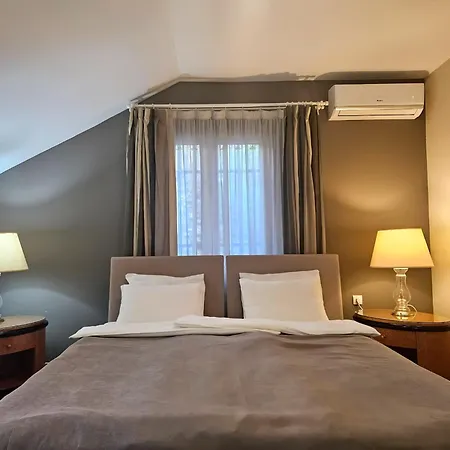 Male Stepenice Pensión Belgrado