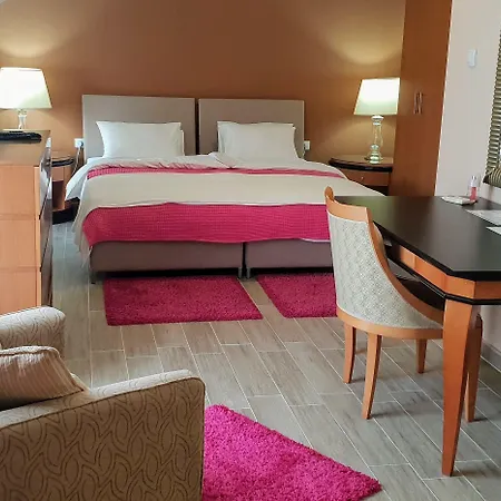 招待所 Male Stepenice 4*