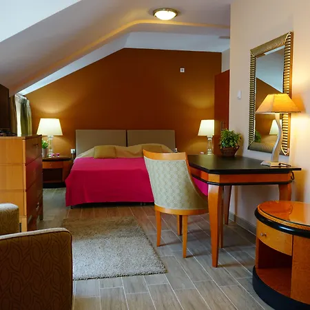 Male Stepenice Πανσιόν 4*