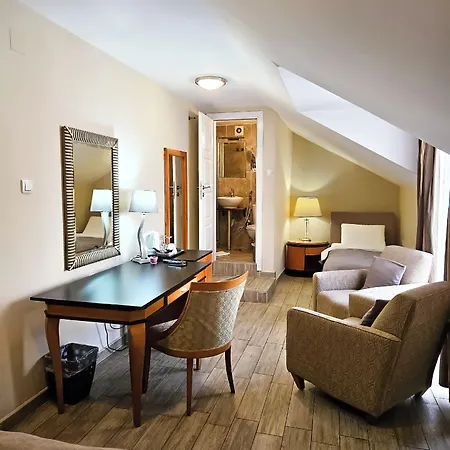 Πανσιόν Male Stepenice 4*