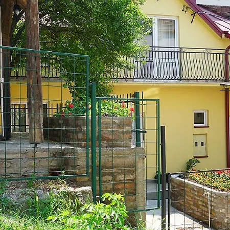 Male Stepenice Pensión Belgrado